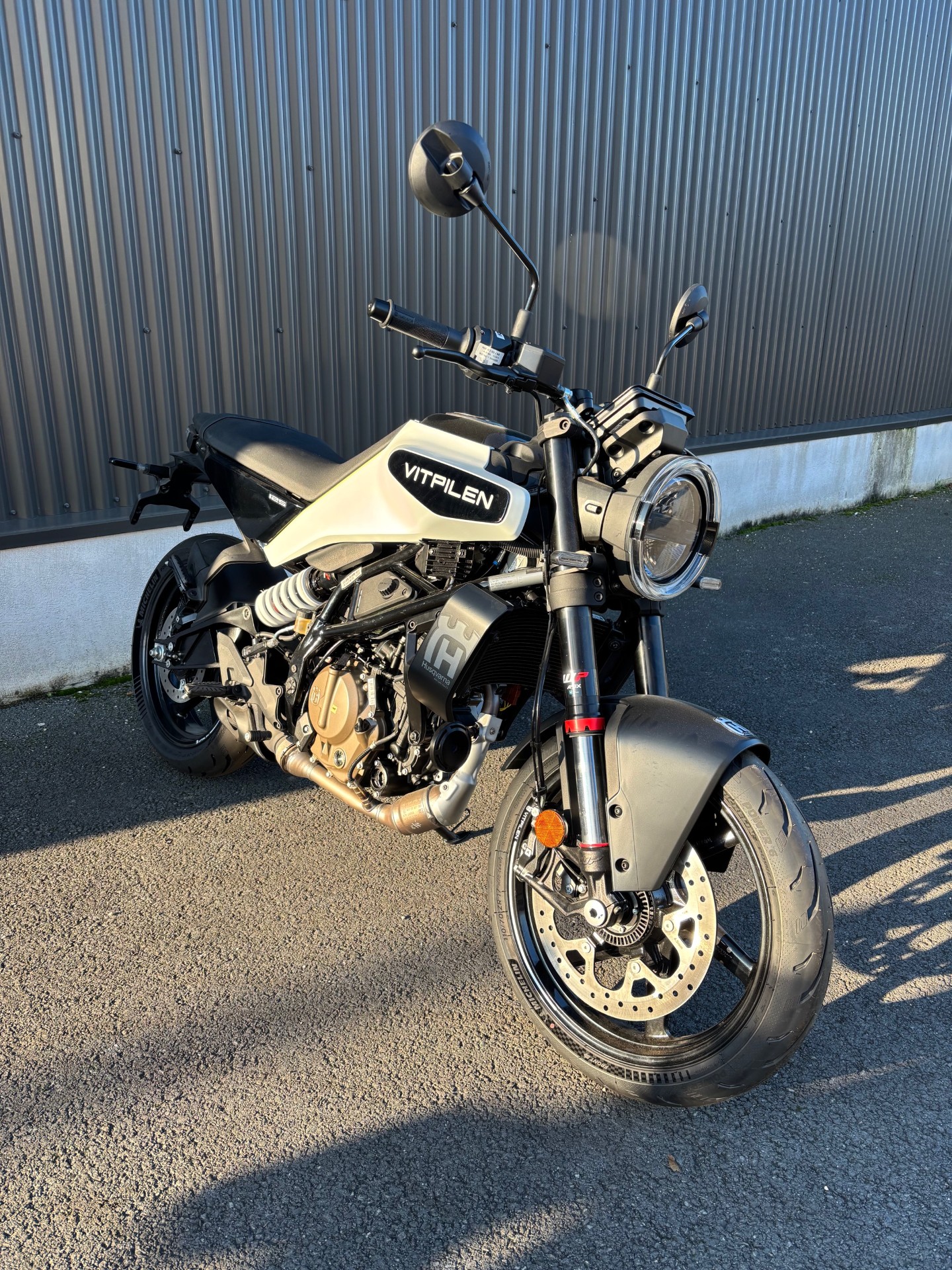 HUSQVARNA SVARTPILEN 125 ABS