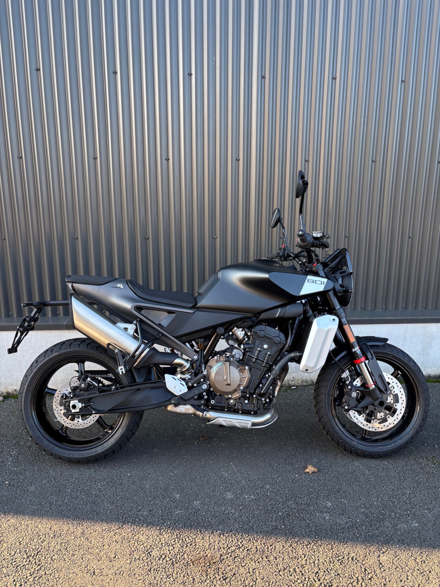 HUSQVARNA SVARTPILEN 801